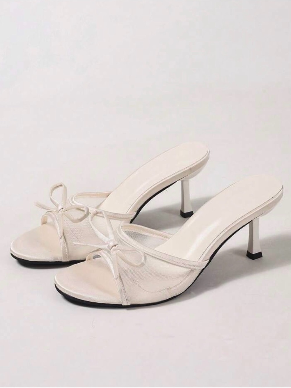 Women’s Cream Bow-Detail Kitten Heel Mules
